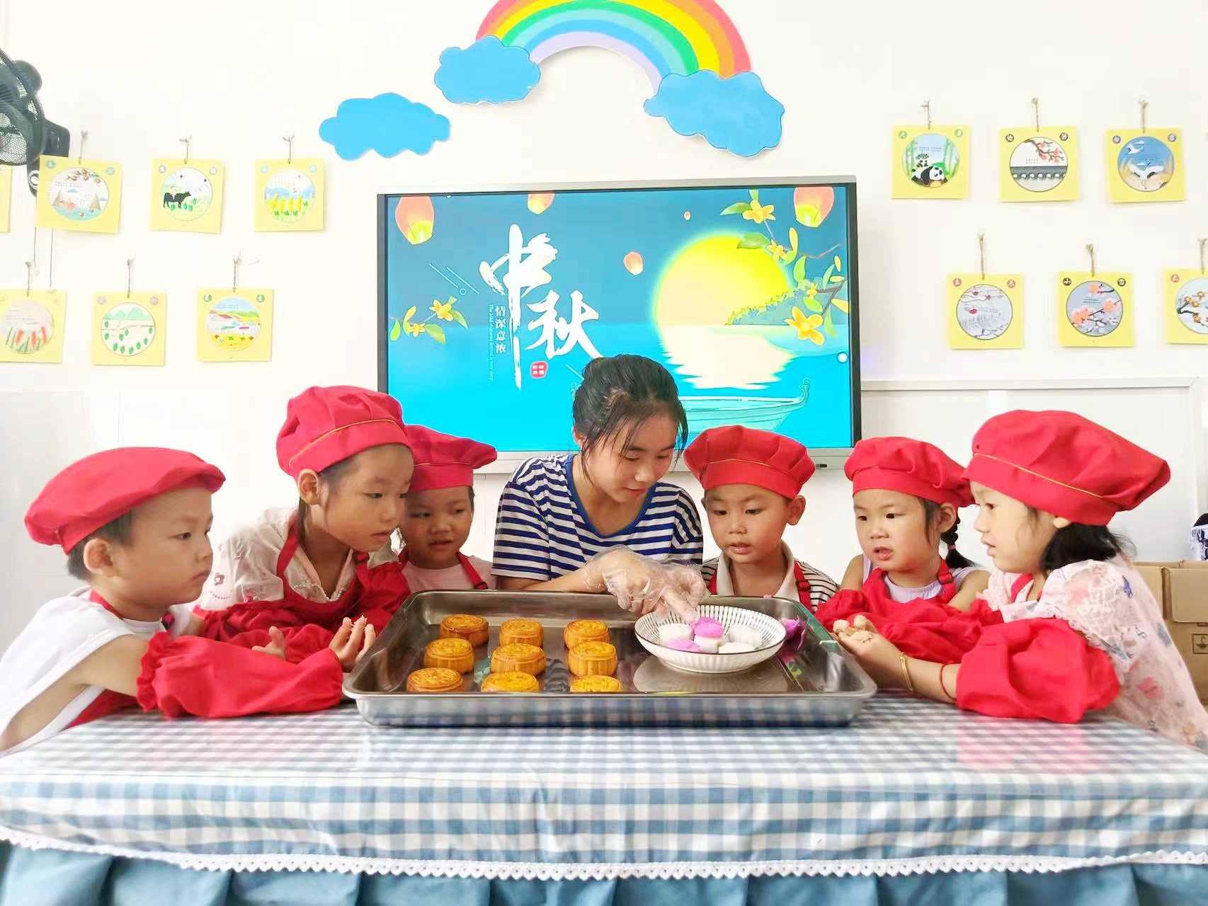 五彩缤纷的月饼 - 多彩的一天 - 杭州市德胜幼儿园